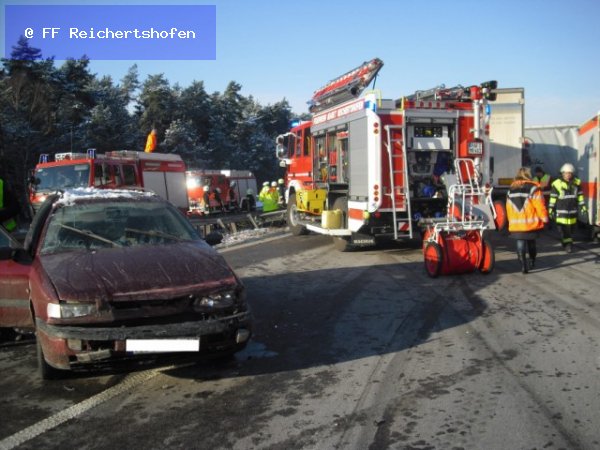 Unfall mit Straßenfahrzeugen, Verkehrshindernis Unfall mit Straßenfahrzeugen, Verkehrshindernis